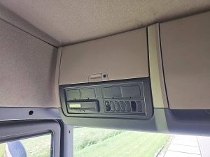 Wyposażenie specjalne wnętrza, ujęcie 2 — Scania R420 HIGHLINE RETARDER z 2009 roku