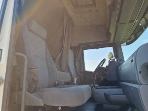 Wnętrze kabiny — Scania R420 HIGHLINE RETARDER z 2009 roku