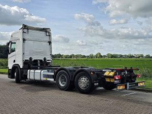 Strona kierowcy z tyłu — Scania R450 6x2*4 z 2020 roku