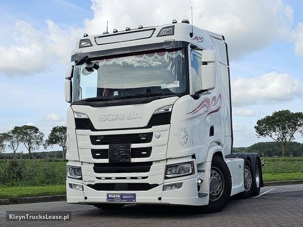 Scania R450 6x2/4 NB z 2018 roku, ciągnik siodłowy z zagranicy — przód pojazdu