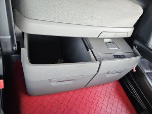 Wyposażenie specjalne wnętrza — Scania R450 6x2/4 NB z 2018 roku