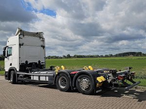 Strona kierowcy z tyłu — Scania R450 Multiwechsler z 2021 roku