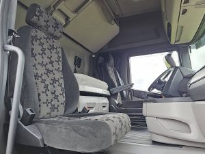 Wnętrze kabiny — Scania R450 Multiwechsler z 2021 roku