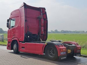 Strona kierowcy z tyłu — Scania R500 ADR z 2019 roku