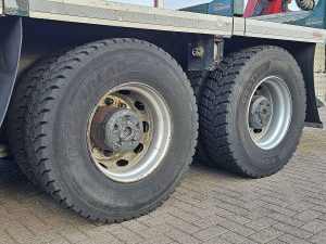 Opony z dobrym bieżnikiem — Scania R580 Epsilon 12Z z 2013 roku