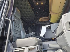 Wnętrze kabiny — Scania R580 TL,bogie,durabright z 2016 roku