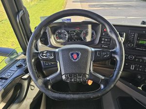 Wyposażenie specjalne wnętrza, ujęcie 3 — Scania R650 6X2 V8 RETARDER PTO z 2019 roku