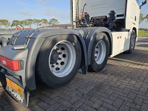 Opony z dobrym bieżnikiem, ujęcie 2 — Scania R650 6X2 V8 RETARDER PTO z 2019 roku