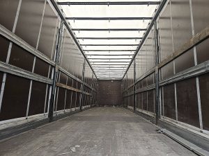 Przestrzeń ładunkowa — Schmitz SCS 24/L - 13.62EB NL TRAILER DISC z 2007 roku