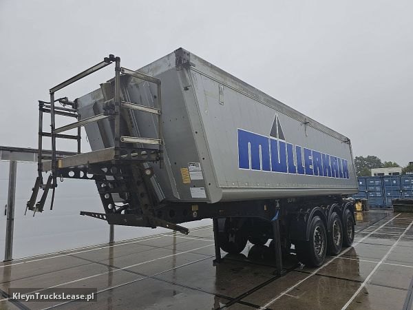Schmitz SKI 24 z 2014 roku, wywrotka z zagranicy — przód pojazdu