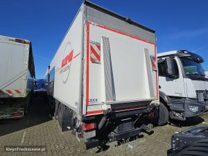 Strona pasażera z przodu — Schuh ASZ18008 z 2018 roku