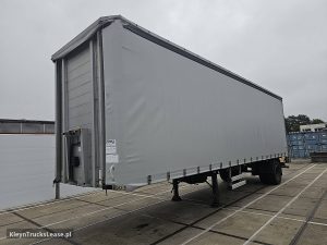 Przód pojazdu — System Trailers PS10 CITY NEW CURTAINS z 2013 roku