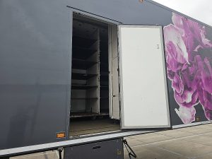 Wyposażenie specjalne, ujęcie 6 — Tracon BURGERS BLOEMEN Blumen Flowers LBW! z 2018 roku