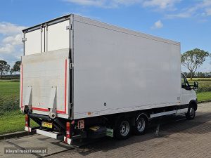 Strona kierowcy z przodu — Veldhuizen P37-4 z 2013 roku