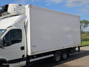 Strona pasażera z tyłu — Veldhuizen P37-4 z 2013 roku
