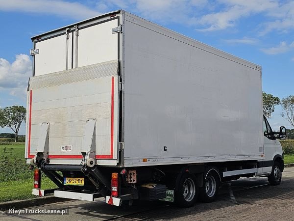 Veldhuizen P37-4 z 2013 roku, chłodnia z zagranicy — przód pojazdu