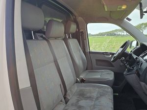 Wnętrze kabiny — Volkswagen 1,9 z 2008 roku
