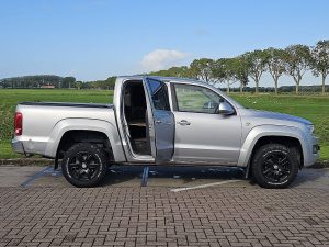 Drzwi boczne przestrzeni ładunkowej — Volkswagen AMAROK 2.0 TDI z 2015 roku