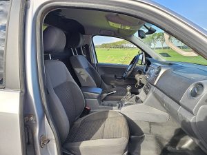 Wnętrze kabiny — Volkswagen AMAROK 2.0 TDI z 2015 roku