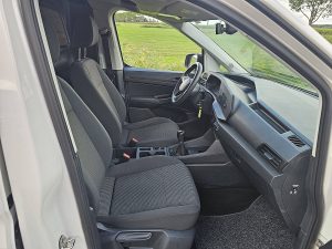 Wnętrze kabiny — Volkswagen CADDY 2.0 ac carplay EURO6 z 2022 roku