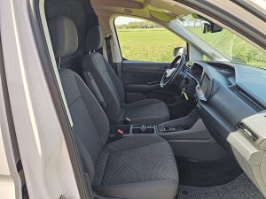 Wnętrze kabiny — Volkswagen CADDY 2.0 L1 Automaat Navi NAP z 2021 roku