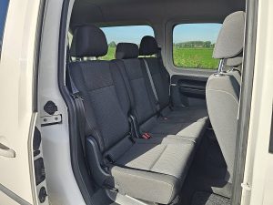 Rzędy siedzeń i ścianka działowa — Volkswagen CADDY 2.0 L2 Maxi 5P 2x Schuif z 2017 roku