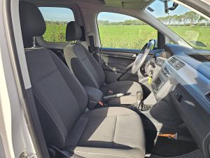 Wnętrze kabiny — Volkswagen CADDY 2.0 L2 Maxi 5P 2x Schuif z 2017 roku
