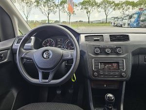 Deska rozdzielcza i stanowisko kierowcy — Volkswagen CADDY 2.0 L2 Maxi 5P 2x Schuif z 2018 roku