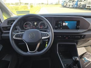 Deska rozdzielcza i stanowisko kierowcy — Volkswagen CADDY 2.0 Maxi Carplay L2 NAP! z 2021 roku
