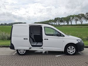 Drzwi boczne przestrzeni ładunkowej — Volkswagen CADDY 2.0 TDI CARGO Automaat z 2021 roku