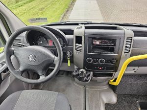 Deska rozdzielcza i stanowisko kierowcy — Volkswagen CRAFTER 2.0 L3H2 9 Pers Rolstoel z 2016 roku