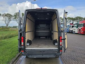 Przestrzeń ładunkowa — Volkswagen CRAFTER 2.0 L4H3 4Motion LED DSG z 2021 roku