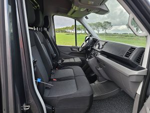 Wnętrze kabiny — Volkswagen CRAFTER 2.0 L4H3 4Motion LED DSG z 2021 roku