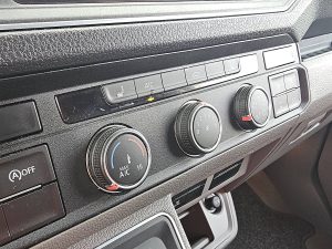 Wyposażenie specjalne wnętrza — Volkswagen CRAFTER 2.0 L4H3 4Motion LED DSG z 2021 roku