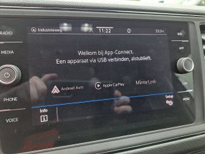Ekran z Apple CarPlay — Volkswagen CRAFTER 2.0 L4H3 Automaat LED z 2022 roku
