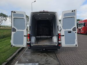 Przestrzeń ładunkowa — Volkswagen CRAFTER 35 2.0 L3H3 140Pk Navi AC! z 2022 roku