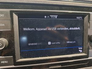 Ekran z Apple CarPlay — Volkswagen CRAFTER 35 2.0 L3H3 LED Automaat AC z 2023 roku