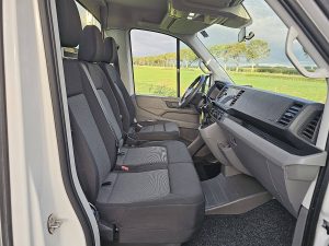 Wnętrze kabiny — Volkswagen CRAFTER 50 2.0 TDI 177 L4 DL z 2021 roku