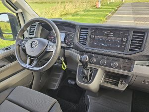 Deska rozdzielcza i stanowisko kierowcy — Volkswagen CRAFTER 50 2.0 TDI 177 L4 DL z 2021 roku