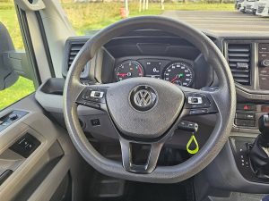 Wyposażenie specjalne wnętrza — Volkswagen CRAFTER 50 2.0 TDI 177 L4 DL z 2021 roku