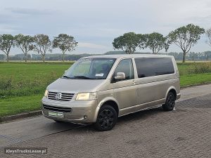 Strona kierowcy z przodu — Volkswagen T5 z 2009 roku