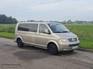 Strona pasażera z przodu — Volkswagen T5 z 2009 roku