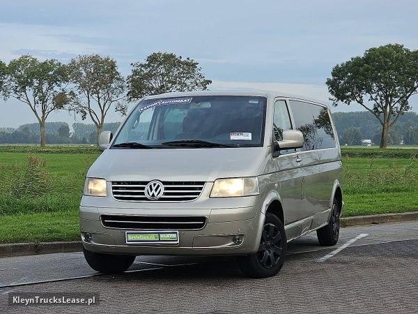 Volkswagen T5 z 2009 roku, blaszak z zagranicy — przód pojazdu