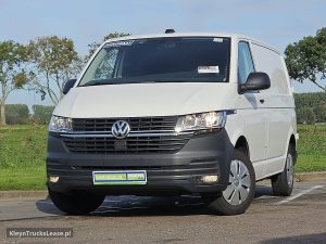 Przód pojazdu — Volkswagen TRANSPORTER 2.0 TDI 150 DSG AUT. L1H1 z 2021 roku