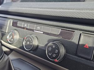 Wyposażenie specjalne wnętrza — Volkswagen TRANSPORTER 2.0 TDI 150 DSG AUT. L1H1 z 2021 roku