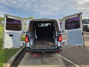 Przestrzeń ładunkowa — Volkswagen TRANSPORTER 2.0 TDI z 2017 roku