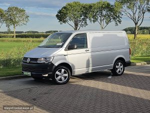 Strona kierowcy z przodu — Volkswagen TRANSPORTER 2.0 TDI z 2017 roku