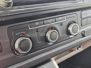 Wyposażenie specjalne wnętrza — Volkswagen TRANSPORTER 2.0 TDI z 2017 roku