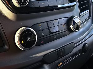 Wyposażenie specjalne wnętrza — Volkswagen TRANSPORTER 2.0 TDI L2H1 Navi Carplay AC z 2020 roku