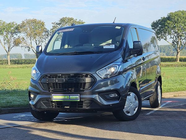 Volkswagen TRANSPORTER 2.0 TDI L2H1 Navi Carplay AC z 2020 roku, blaszak z zagranicy — przód pojazdu